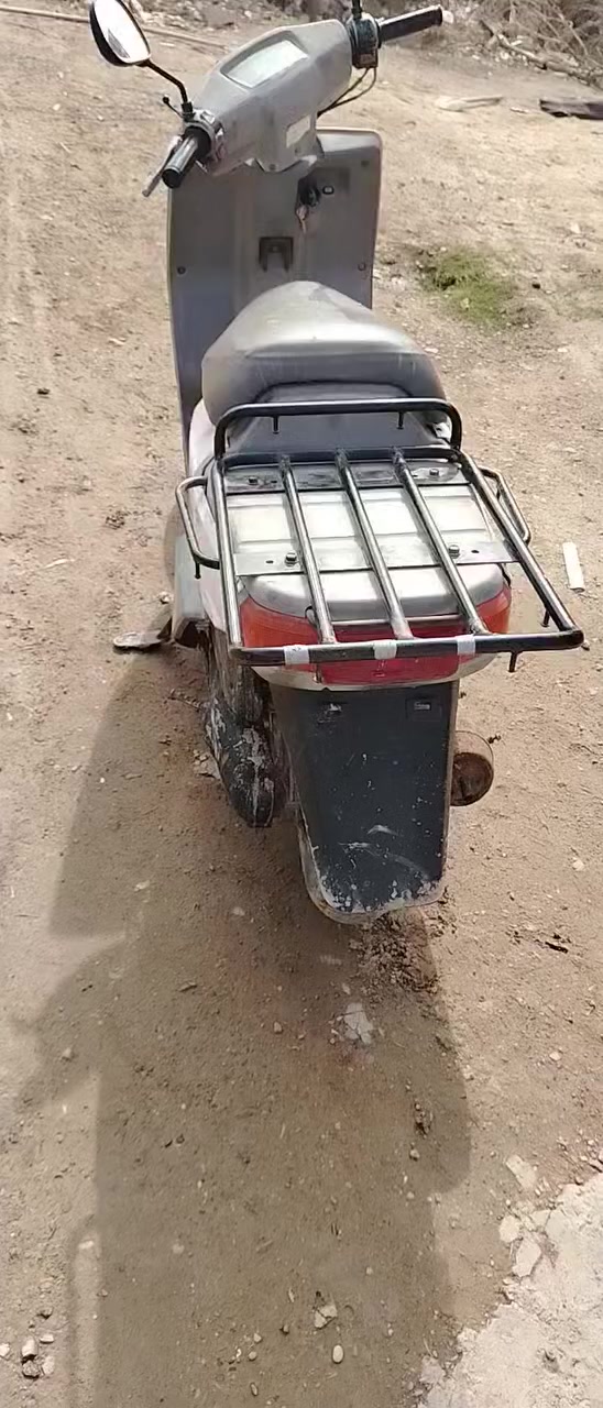 السلام عليكم دراجه بكم ياباني جديده تخم تاير نقره شغاله مكاني ديالى بعقوبه صناعه. ***********
