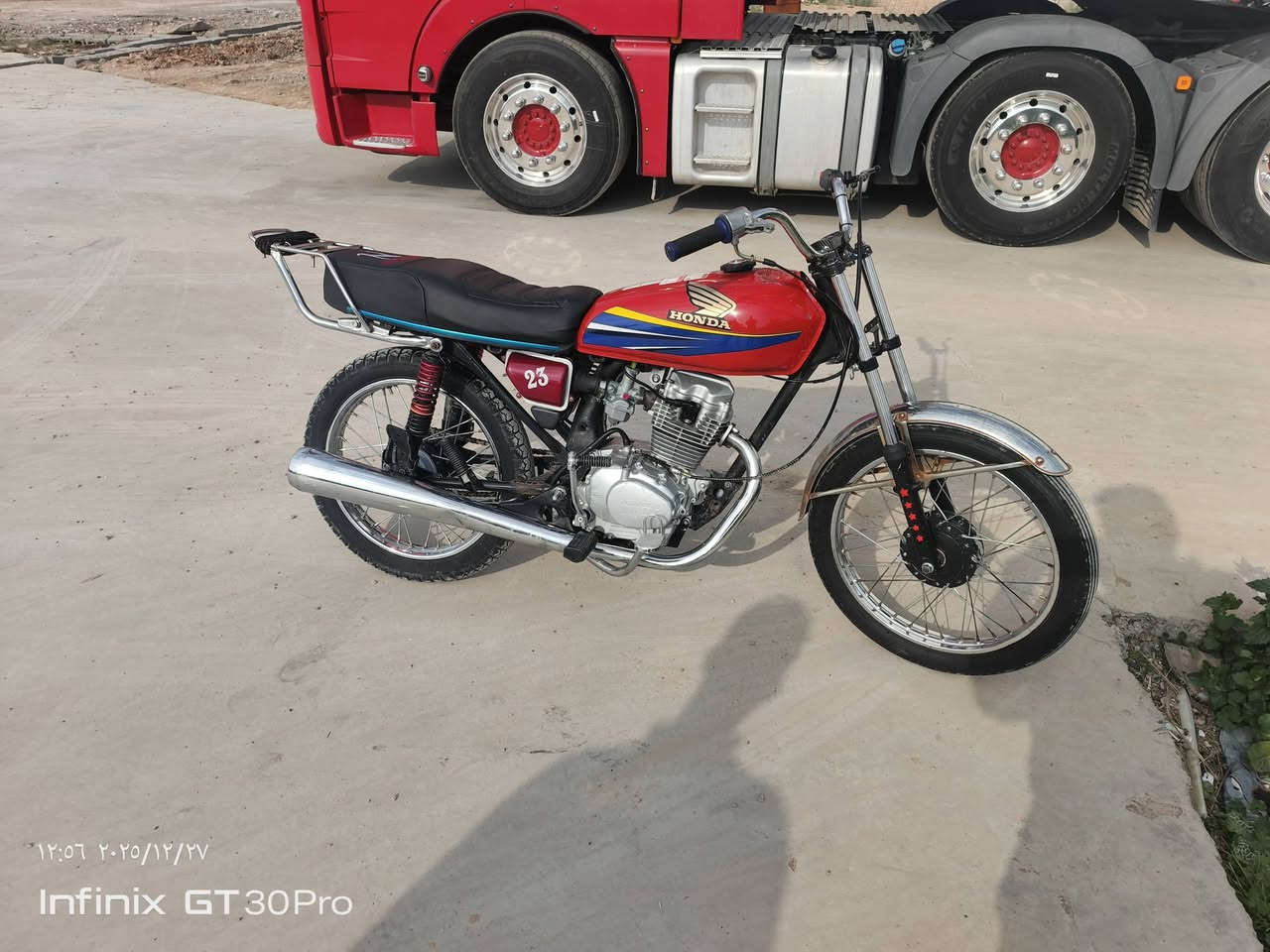 السلام عليكم دراجة نامي موديل 21  
الدراجة كلة جديد الدراجة شلعة ومعدل 
السعر 330 وبي مجال 
الرقم ***********
