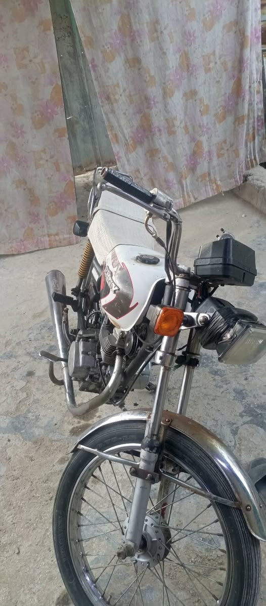 للبيع سعر ٢٥٠ كلك  يردله ترتيب نكره  كهربائية كله تشتغل تاكير كله شراي يتصل ع رقم أو مراوس ***********
