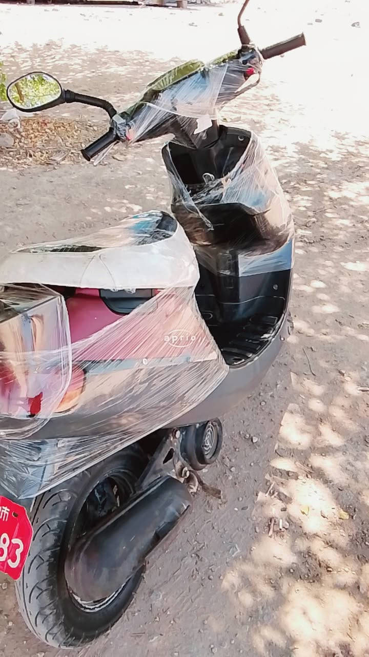 السلام عليكم دراجه بطه للبيع دبل سكليتر دراجه حلوه او نضيفه ...  اشايرهورن سلف  قفل جنطه قفل سكان  لايت امامي.. عداد بانزين   مكينه شلعه او معدل   تاخذه تترحملي  تجي او تشوف ابعينك.. المكان النجف حي ابو طالب الستفسار الرقم ***********او تتواصل وياي على الفيس..  السعر 275او بيها مجال او شوف فيديو دراجه نضيفه كلش  الي امصوره تجي جيب مصلح وياك او افحص...  او بلـ خدمه 🌹🌹
