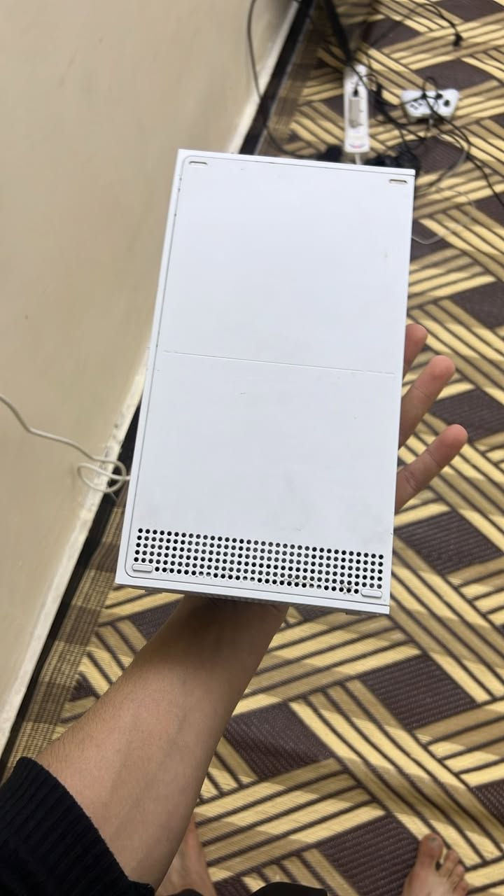 سلام عليكم
سيريس اس 
وياه كيبورد وماوس وهيتفون 
وكيم باس شهرين صار من مفعله إصدار 2021 بعده بضمان كارتون 
وجوستك اصلي كاملات وبعده بلضمان 
سعره 380 الف قفل *********** واتساب فقط
