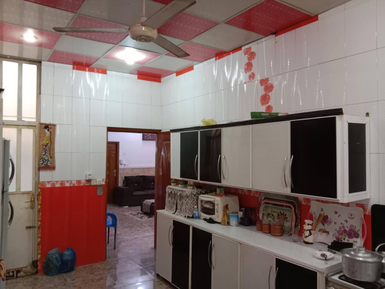 الفلوجه بيت في الجريف الثاني صاد على حي العسكري شارع مبلط 11 شارع مساحه البيت 195 البيت كافي البيت ثانوي طابق واحد بيت حيل مرتب كل شيء كامل بيه ما عدا الطرمه ما مطبقه السعر 115 مليون في مجال بسيط درهم مراوح رقم الهاتف***********
