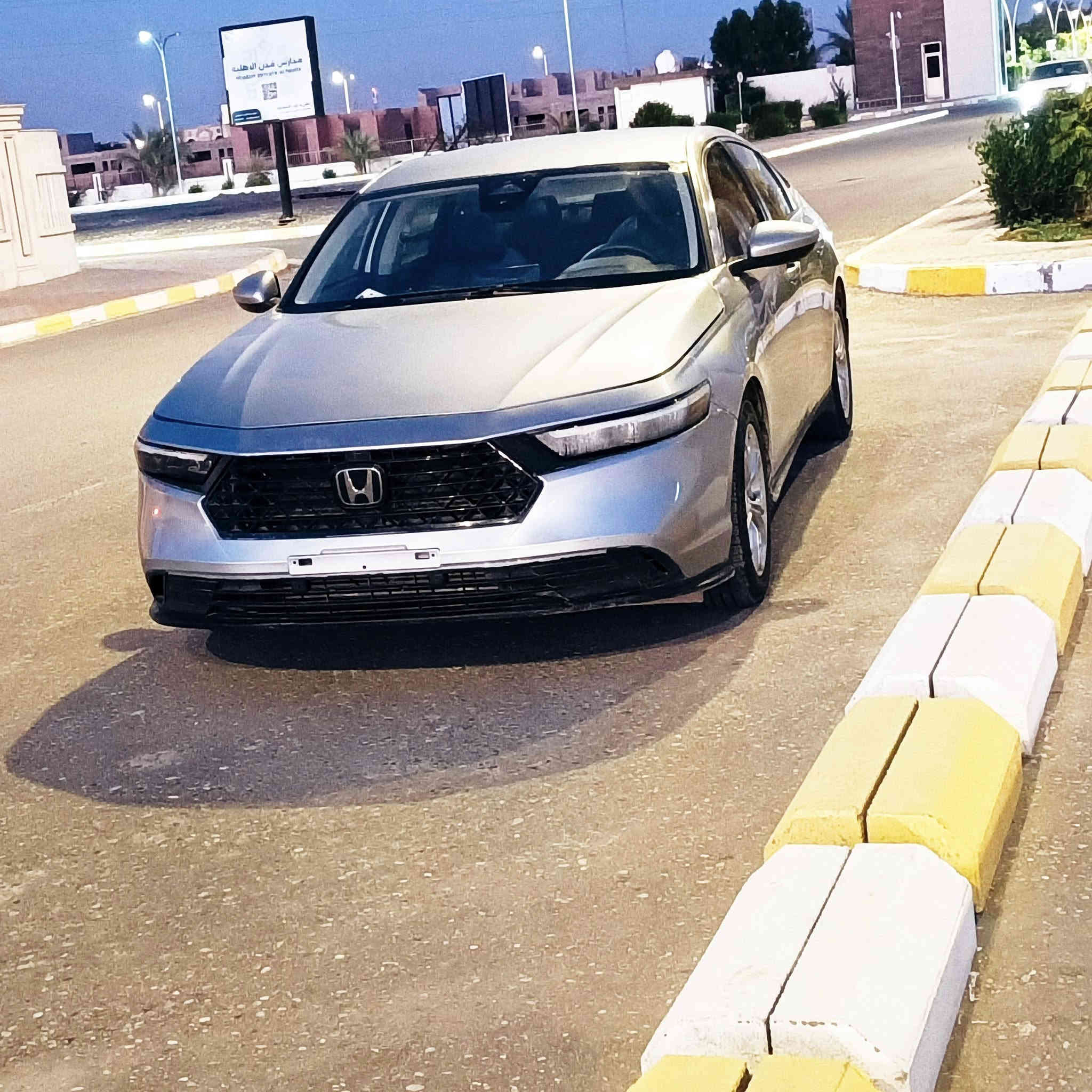 سلام عليكم  للبيع بسعر مناسب جداً ١٥٣ورقه
للبيع  فقط هوندا اكورد ياباني مؤسسه 
محرك 2000
موديل 2023 ماشيه ٥٠حقيقي دخول جديد منفيس بأسمي
حادثها  جاملغ وباب السايق وطرف بنيد بدون دواخل  شاصي لغد مكفول حادث سطحي    
نضيفه جداً مال بيت 
داخل  اسود  
ويل 17 المرغوب طسه ماكو تايرات الشركه سبير الشركه 
رادرات حساسات اماميه خلفيه 
قياده ذاتيه تحديد مسار 
ابل كار بلي 
كراسي كهرباء 
تفويله بانزين ٥٠ لتر تمشي ٧٠٠ كيلو  متر اقتصاديه جداً 
هوايه مواصفات  بيها  
منفيس بأسمي دخول جديد تترقم جميع المحافظات
تحويل ثاني يوم
استيراد شخصي عل ايدي 
السعر ١٥٣ورقه 
مكاني تكريت 
***********
‏‪***********‬‏
***********
