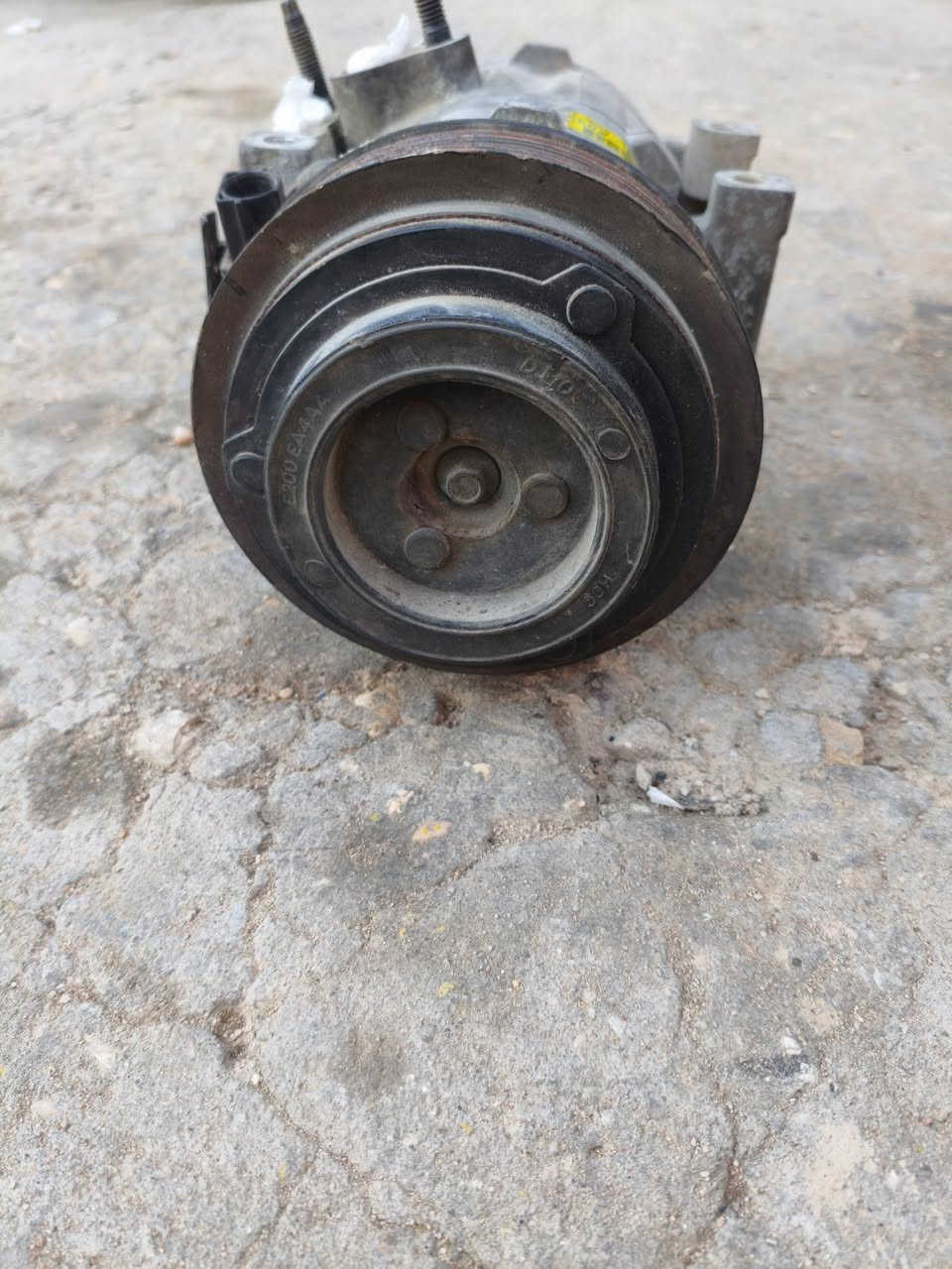 سلام عليكم كمبريسر حاويه مالت كصه مامشتغل وداخله جديد شوف الصوره الحديد ابيض مالت امسكر الشراي قيم بمايرضي الله وأخذه اعرف سعره بس ماحب اذكر المتاجه اني خادم غير متواجد بلنت لاتصال *********** مكاني كربلاء  من رخصت مدير الكروب ربي يرزق الجميع ورمضان خير وعافيه عليكم ياربي
