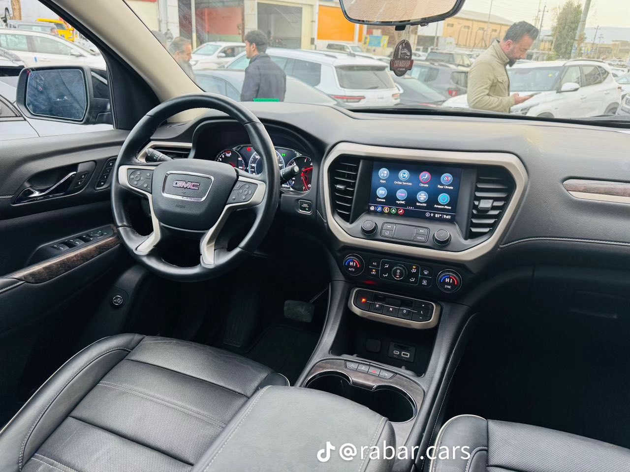 GMC اكاديا دينالي 2022
حجم المحرك : 6 سلندر 3600

لون السيارة : لونااسودنوس سندوگ صبغ

بدون ئیرباگ   
المسافة : ٤٤میل 

 

المواصفات:

•5 انظمة للقيادة 

•3 صفوف 7 راكب VIP

•لايتات Led امامي وخلفي 

•رادارات أمامية وخلفية وجانبية 

خمس كاميرات 360°

شاشة داتاشو
شاشة الکترونی

کرسي السایق هزە
 
دبل بانوراما
 
دبل اکسل AWD

•مقاعد جلد بريميوم مع تطريز دينالي

•شاشة كبيرة 8 انج تدعم Apple CarPlay/ Android Auto

•نظام Bose الصوتي ( راقي جدا وصوت عالي )

•تبريد وتدفئة للمقاعد الأمامية
تدفئة للمقاعد خلفیة

•تبريد خلفي مع تحكم مستقل
 
•رادار تنبيه وتصادم

•تنبيه مغادرة المسار 

•مثبت سرعة ذكي
 
•مانع انزلاق + انظمة توازن متقدمة
 
•تدفئة الستيرن
 
•نظام تشغيل عن بعد

•شاحن لاسلكي للموبايل

•نظام فتح الصندوق لمس & بالقدم (Hands-Free،     

•نظام USB متعدد بكل الصفوف

•نقطة عمياء

•توقف تلقائي عند الطوارئ

•حساسات ضغط الاطارات

•تنبيه المشاة

•نظام (Oil Life Monitoring System) ينطيك نسبة عمر 
الدهن المتبقي بدقة مثلا 95‎%‎

وغيرها من المواصفات الخاصة بفئة الدينالي

سعر  260$
مكان السيارة سليماني 
***********
السيارة باسمّي .
