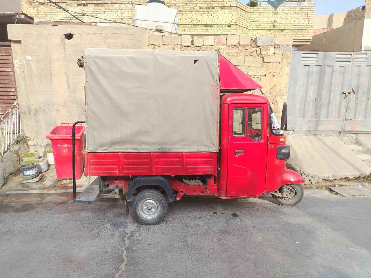 تكتك لبيع سعر ٣مليون ونص وبيها مجال
مرقمه كامله 
موديل ٢٠٢٠ محرك كامه
لتواصل ***********
الموقع في الفلوجه
