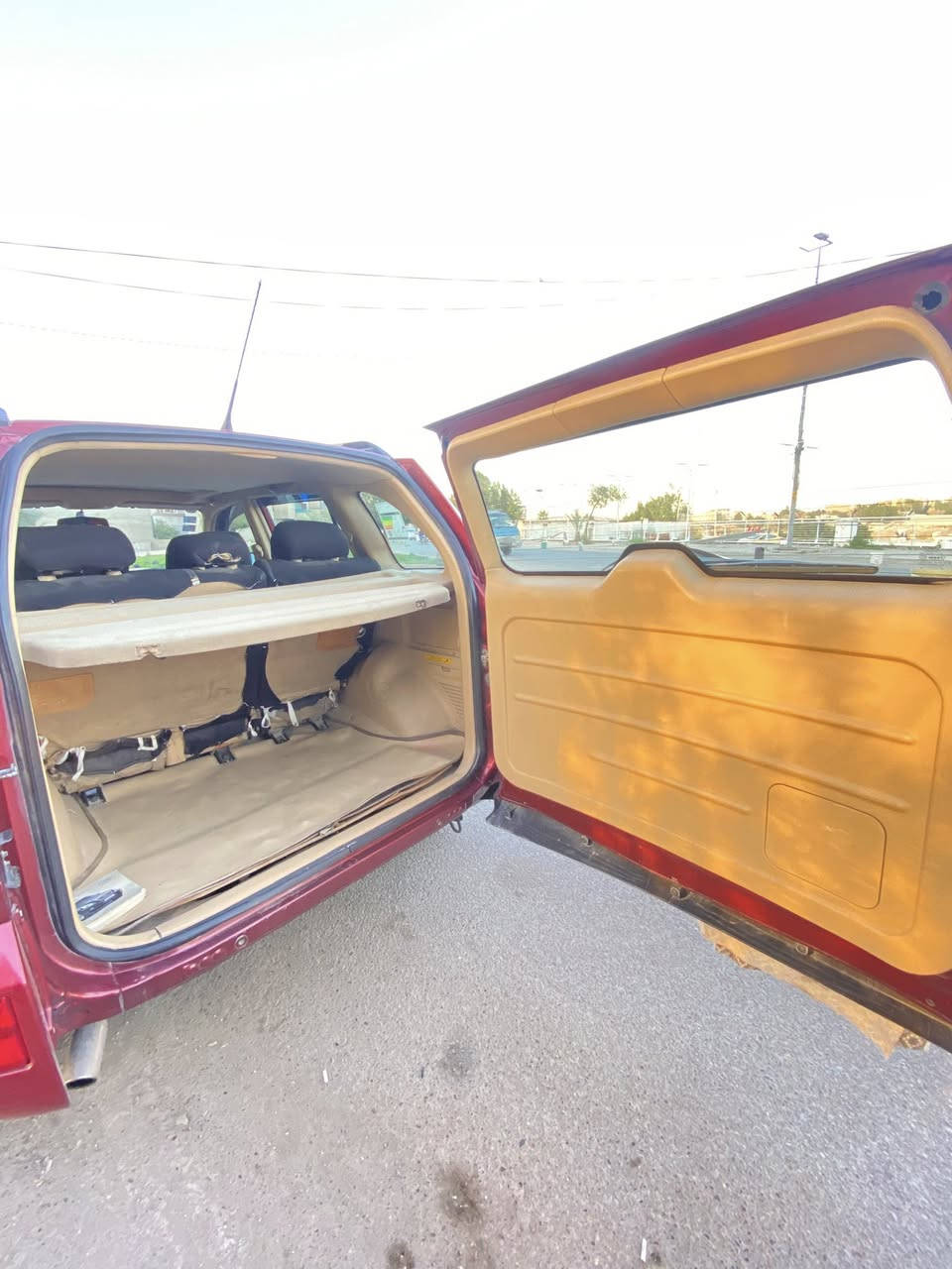 السلام عليكم للبيع شيري تيكو ٢٠١٤محرك ٢٠٠٠ كير ميكانيكي المرغوب
ماشيه ٨٧ الف حقيقي 
كير محرك صدر تدفئه تبريد خير من الله 
دواخلها وضع شركه 
رقم بغداد دولي سنويه ٢٠٣١ هزه جديده
مابيها دگه جاكوج عدا الطخه الواضحه بالصوره 
سعرها ٧٧ 
مكاني حي الجامعه او العلاوي 
***********:Asia
