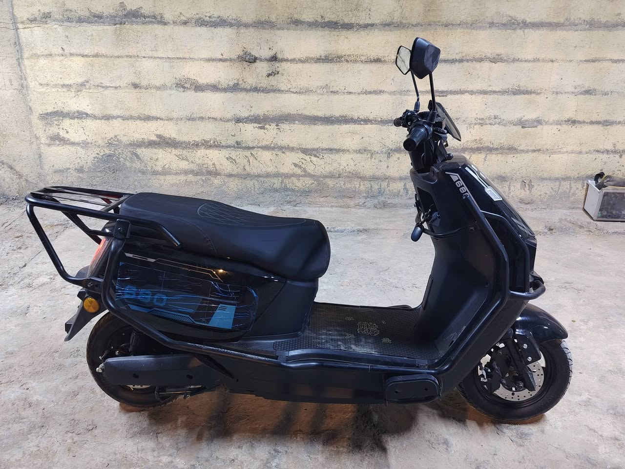 سلام عليكم دراجه شحن للبيع
زيرو جديده
بطاريات 6
موديل ٢٠٢٦
ملف 2000
لايت عالي ناصي
إشارة يمنه يسره
سعر 750،000 وبيه مجال 
عنوان ابو غريب
رقم الهاتف ***********
