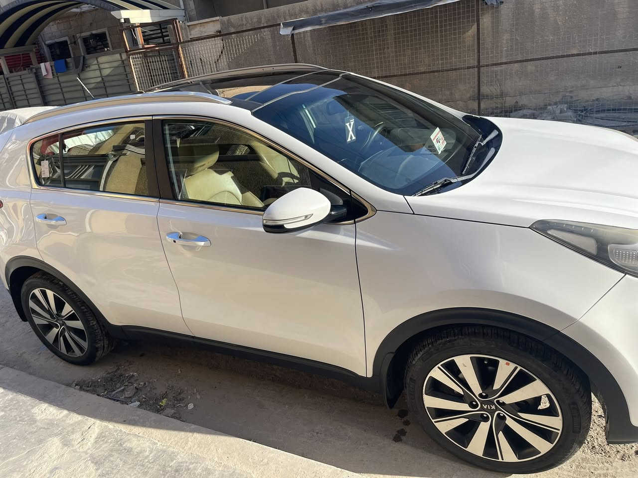 السلام عليكم كيا سبورتج موديل 2018 خليجي مكفولة كفالة عامة من الضربة و الصبغ رقم بغداد إنكليزي ماشية ١٢٥ حقيقي 
العنوان بغداد الدورة ابو دشير ***********
