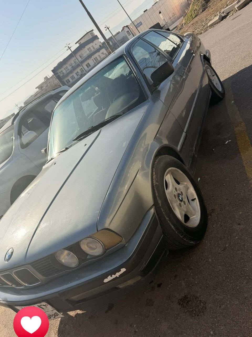 سلام و عليكوم برايان بي ام رقم هه وليره  موديل 1991 525 گير اوتوماتيك به ناوي خومانه گيرو مه كينه ي به شه رت ناوفورميكايايه ناوخورفه ي جوانه سعري 45 گه لا مه جاليكي برايانه
ناونيشان كركوك 
***********
