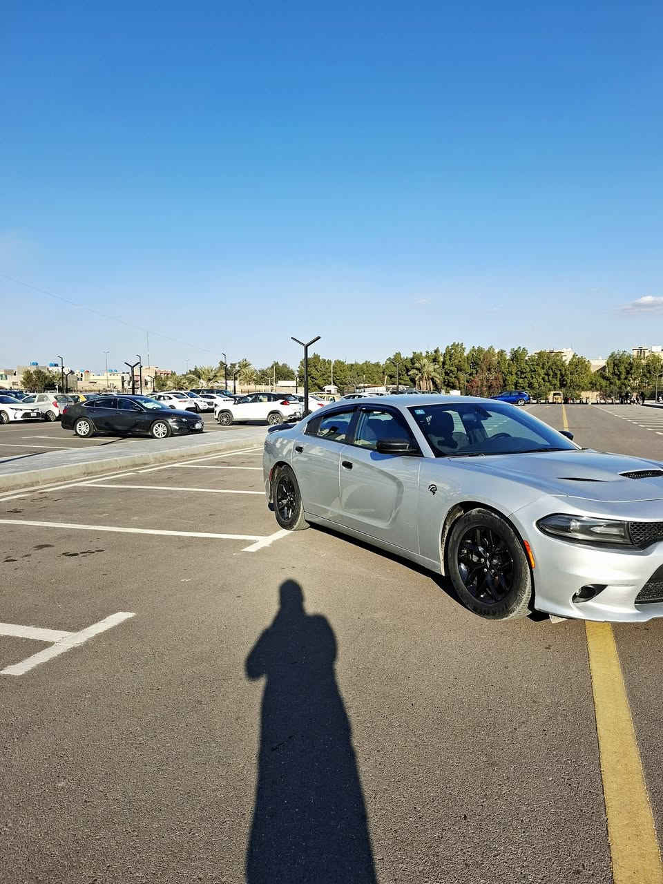 يالله يارزاق السلام عليكم سيارة نوع دوج جارجر موديل 2019 مواصفات SXT توويل 6 سلندر ماشية 72 الف رقم بغداد ومكانه  بغداد لون سلفر واردة امريكا حادثه خفيف تعتبر كلين بدون ايرباك لا شاصي ولا لغد بس بنيد محدث والجاملغ بيه شخط ونصبغ نصه  بغداد بدون تبديل بدون اي شي اخوان للاستفسار رقم الهاتف موجود لان ممتواجد على الفيس سعره 200 ورقة اخوان اللي تعجبة السيارة يكبله واللي متعجبة يعبر المنشور وان شاء الله يلكه بنص سعره رقم الهاتف ***********
