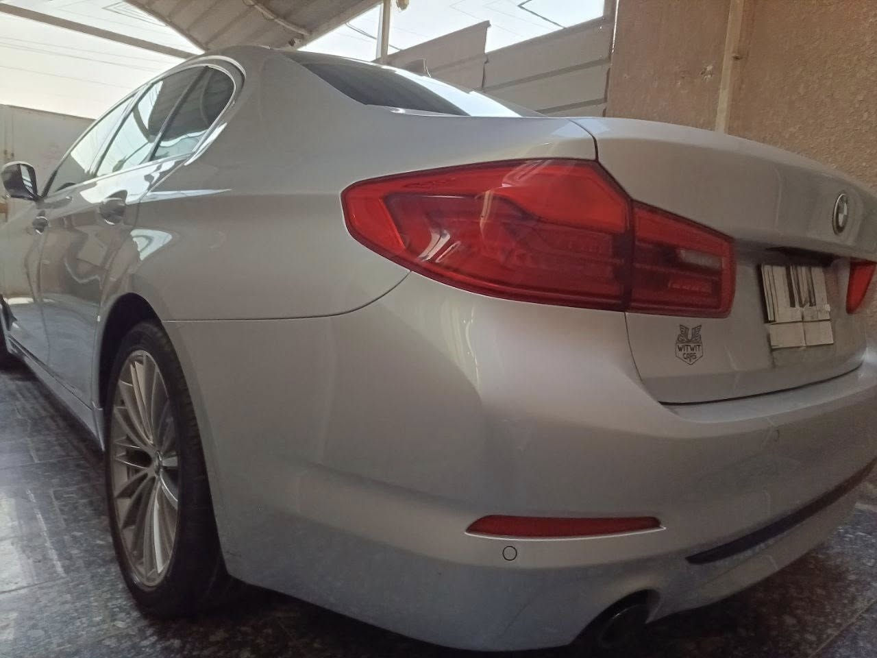 بسم الله الرحمن الرحيم
فرصة ثمينة
BMW 530i - وارد أمريكي (نظافة لاتوصف) 
2019  رقم بغداد 
لأصحاب الذوق الرفيع والباحثين عن  الزيرو
السيارة ملكية ونظافة استثنائية، استخدام قليل جداً والسبب (عندي دراجة) يعني السيارة أغلب وقتها مرتاحة بالكراج.
المواصفات والتفاصيل:
• الموديل: 2019.
• اللون: رصاصي (مميز جداً).
• المحرك: 2000 Twin Turbo (4 سلندر) - عم وقوة واقتصادية.
• المسافة المقطوعة: 45,600 كم (حقيقي  امانة الله ورسولة).
• المواصفات: فول مواصفات الـ 530 المعروفة (فتحة، شاشة كبيرة، كراسي جلد بيجي' رادار امامي جانبي خلفي'جنطة كهرباء 'داتا شوب، تحكمات، بصمة، وباقي التكنلوجيا المتطورة).
حالة السيارة (الأمانة):
• الضرر: (أصبع واحد فقط) والسيارة مكفولة من كل نواحي النقص.
• النظافة: السيارة "ولا غلطة"، داخلها وخارجها بحالة الوكالة. إذا شفت بيها خلل واحد تعتب عليّ.
• الضمان: أنطيك بيها ضمان "5 سنوات" من الثقة.. سيارة مخدومة وجاهزة وما محتاجة برغي.
• الصور: متوفرة حالياً وصورها بأمريكا أيضاً موجودة للي يحب يتأكد من الضرر البسيط.
السعر وتفاصيل البيع:
• السعر المطلوب: 300 ورقة (30,000$) قفل نهائي.
• ملاحظة: السيارة مكلفتني 390 ورقة، والبيع بهذا السعر لغرض إكمال مشروع بناء فقط.
السيارة أمانة الله ورسوله، الي يشتريها يدعيلي.
للاستفسار والاتصال مباشرة بالمالك:
📞 ***********
مكاني بالحلة
