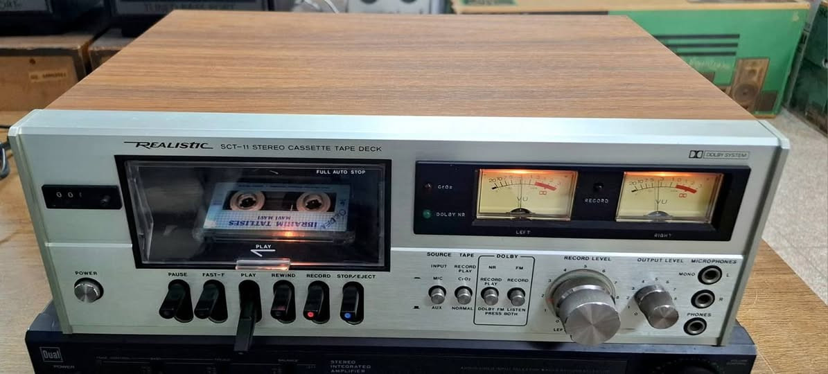 تحفه يابانيه
ريال ستك
دبل كيج
نضام دولبي.
تحكم سرعه تسجيل
فول اوتوماتيك، 
تحكم فوليوم صوت
احترافي للتسجيل
مداخل ميكروفون ٣
جدا جدا نظيف بلادي وضع الشركه
١٢٠ الف
أربيل وعندي توصيل محافظات
محمد الآغا للصوتيات
***********
***********
