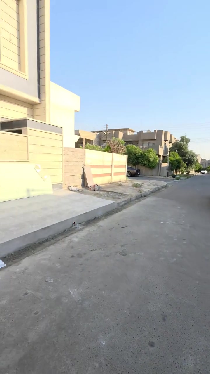 دار للبيع 
موقع/حي المشراق 
مساحة/١٦٠م
واجهه/١٠م 
طابقين فول طابق الاول يحتوي على غرفتين نوم هول مطبخ استقبال صحيات طابق الثاني ٤غرف نوم هول صحيات الاستفسار مراسله صفحة او الاتصال على الأرقام التالية 
***********
***********ابوايمن 
***********ابوراكان 
يستقبل مكتب قصر النيل العروض السكنية وا تجارية وا زراعيه يوجد لدينا مقاولات باكادر هندسي متخصص في مجال البناء يوجد لدينا محامين متميزين في كافه القضايه عنوان المكتب موصل حي النور مقابل المستوصف مكتب قصر النيل
