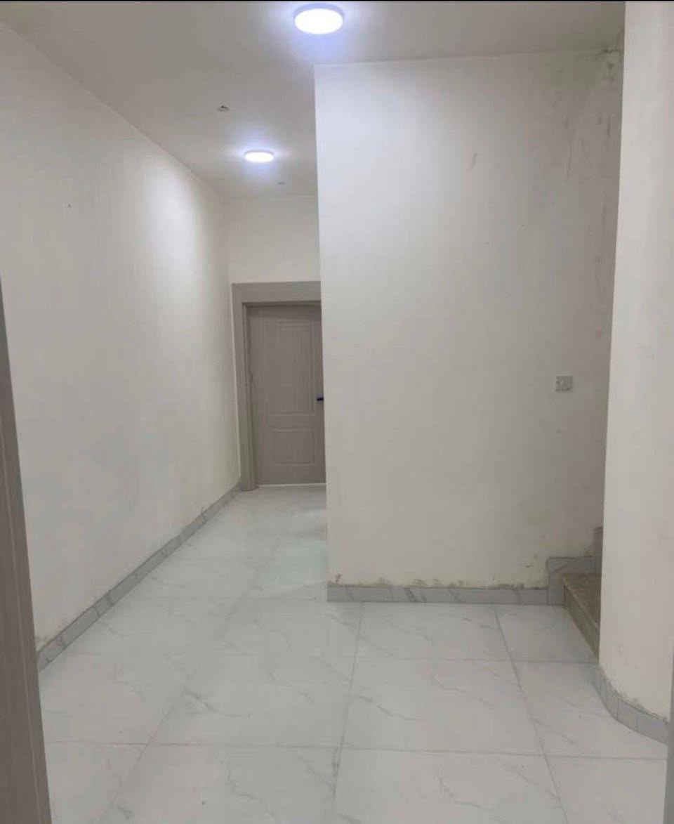 للايجار للايجار

شقه بالحكيميه تتكون من ديوانية 
كبيرة و صاله و مطبخ و حمام و غرفة وحدة و مخزن
سعر الايجار 600 الف قفل
مطلوب عائله صغيره

اي استفسار
***********
