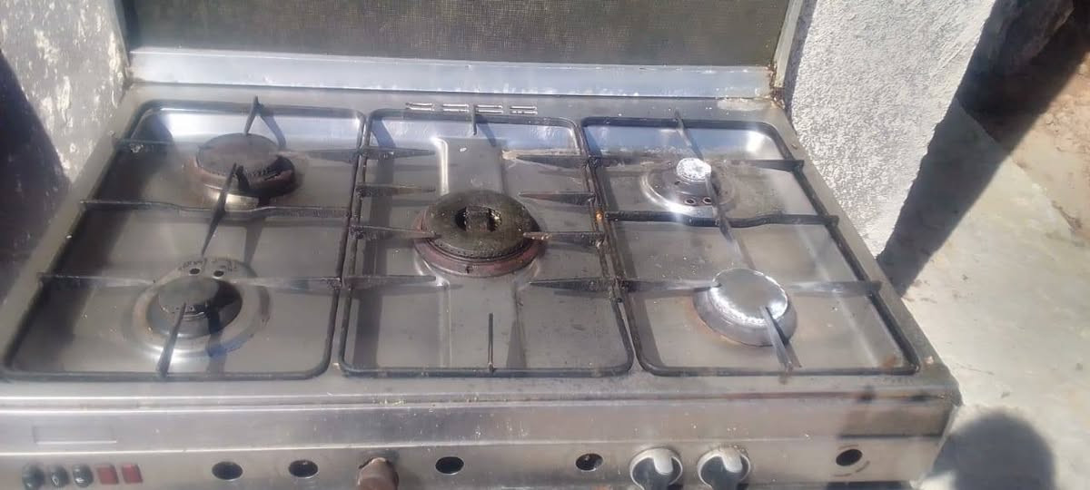 لبيع كاروك، حديد عدد ٢ واحد علا ١٥، وطباخ ٦٠ بيه مجال عاطل يراده تصليح زبير منطقه دواجن ***********
