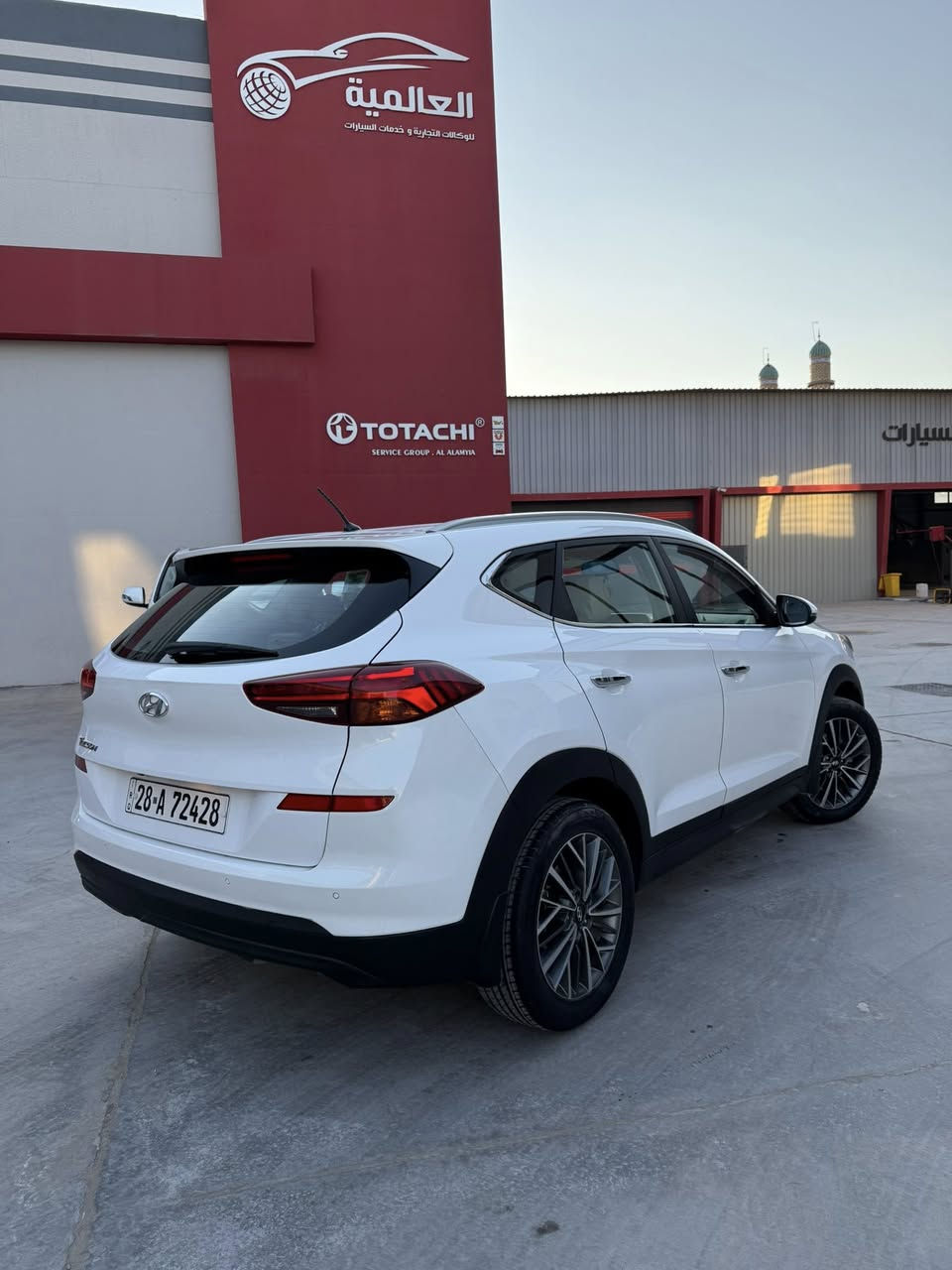 توسان موديل 2019 
خليجي فول عدا البانوراما 
لايت خمس عدسات زنون دوار 
بك لايت LED
LED نهاري 
دخول ذكي ( بصمة )
يدات الابواب نيكل 
3 وضعيات قيادة ( mode drive ) 
داخل جلد لونين 
دشبول صاج 
مري شفط
ترحيب ابواب ومري عند الاقتراب من السيارة
5 ويل 
تبريد قطعتين 
تبريد بالجكمجة 
الكشنات الاماميه كهرباء 
تحكم استيرن جهتين  
رقم دولي نجف لغاية 2029 بأسمي
السعر 195 ورقة

***********
السيارة بيها صبغ ربع بنيد فوك اللايت الايسر طخة سطحية بدون ايرباك وبدون دواخل والباقي مكفول
