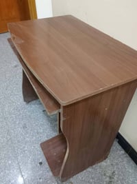 ميز مكتبي • للدراسة