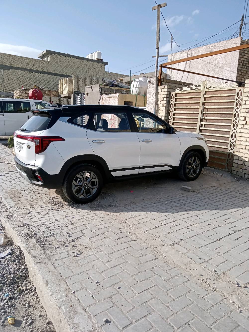 السلام عليكم كيا سيليتوس موديل 2024 ماشيه 11 ألف فول مواصفات مكينة 1500 دبل نوزل  بصمة بانوراما 2 كلر رادر امامي تحديد مسار مانع ازلاق حساس ضغط الاطارات سايد بريك بصمة حساس امامي خلفي اوتو هولد السيارة مكفوله من الضربة والصبغ والبارد عدا شخوط بالبلاستيك موضحه بالصور السعر 170وبيه مجال بغداد البلديات ***********