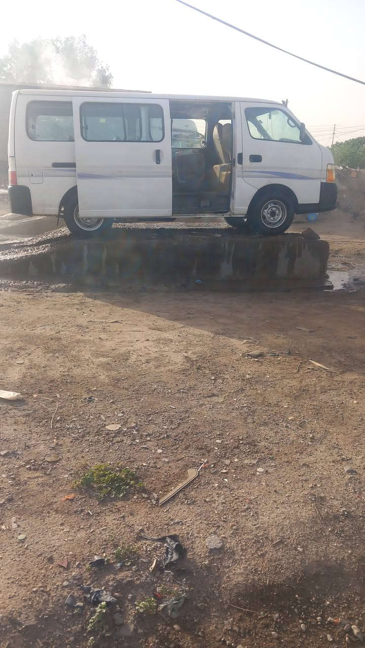 نيسان ١٠ سياره حلوه كبل الشارع خير من الله ١٢٥ وبيه مجال ***********
