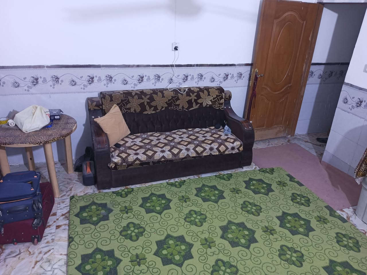 دار للبيع المساحه م100 5×20
الزعفرانية دور الشرطه زراعي سند 25 
اول فرع صيدلية زينه علي طابق ونص فوك سويت كامل البناء بلوك  السعر 85 
*********** واتساب فقط
