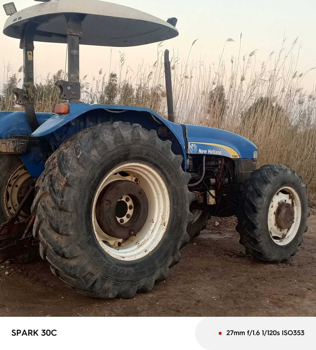 مكينه انيوهولاند 80 رقم واسط بسمي موديل 2010 مع معدات كامله المكان سومر الديوانية ***********
