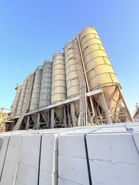 سايلوات  الماني للبيع سعة 200 طن كل سايلو 07708744481