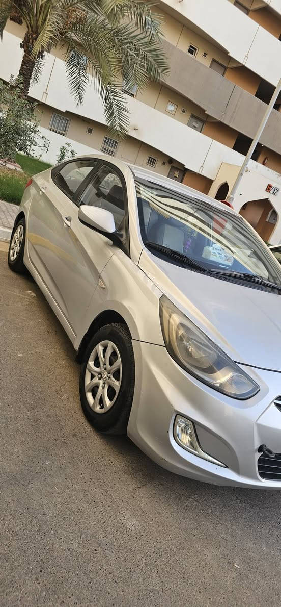 السلام عليكم
اكسنت خليجي موديل 15  مصبوغه حزام عدا قطعتين مكينه 1400  السعر 77  غير متواجد على النت الشراي يتصل على الرقم( *********** )
