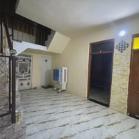 بيت للبيع المساحة٣٠٠ يحتوي ع غرفة عدد٢ وصالة إستقبال مطبخ داخلي و خارج...
