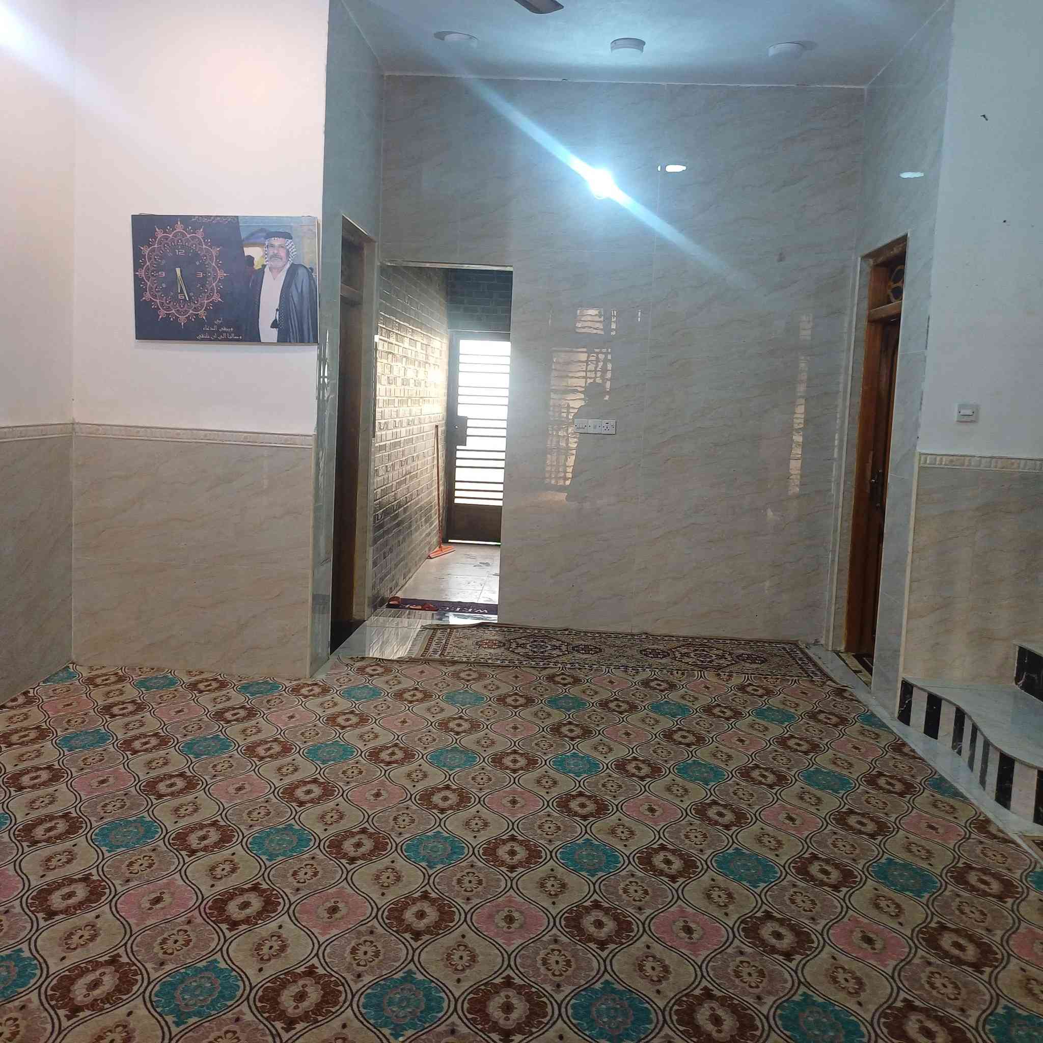 بيت موقعه تجاري للبيع مساحه 325 طابو اسهم
بناء 190م  غرفتين و صاله واستقبال 

 والمساحه الكدام 135 م تصلح محلات 

شارع السفينه قرب جامعة جعفر الصادق  

على الشارع العام
للاستفسار ***********
