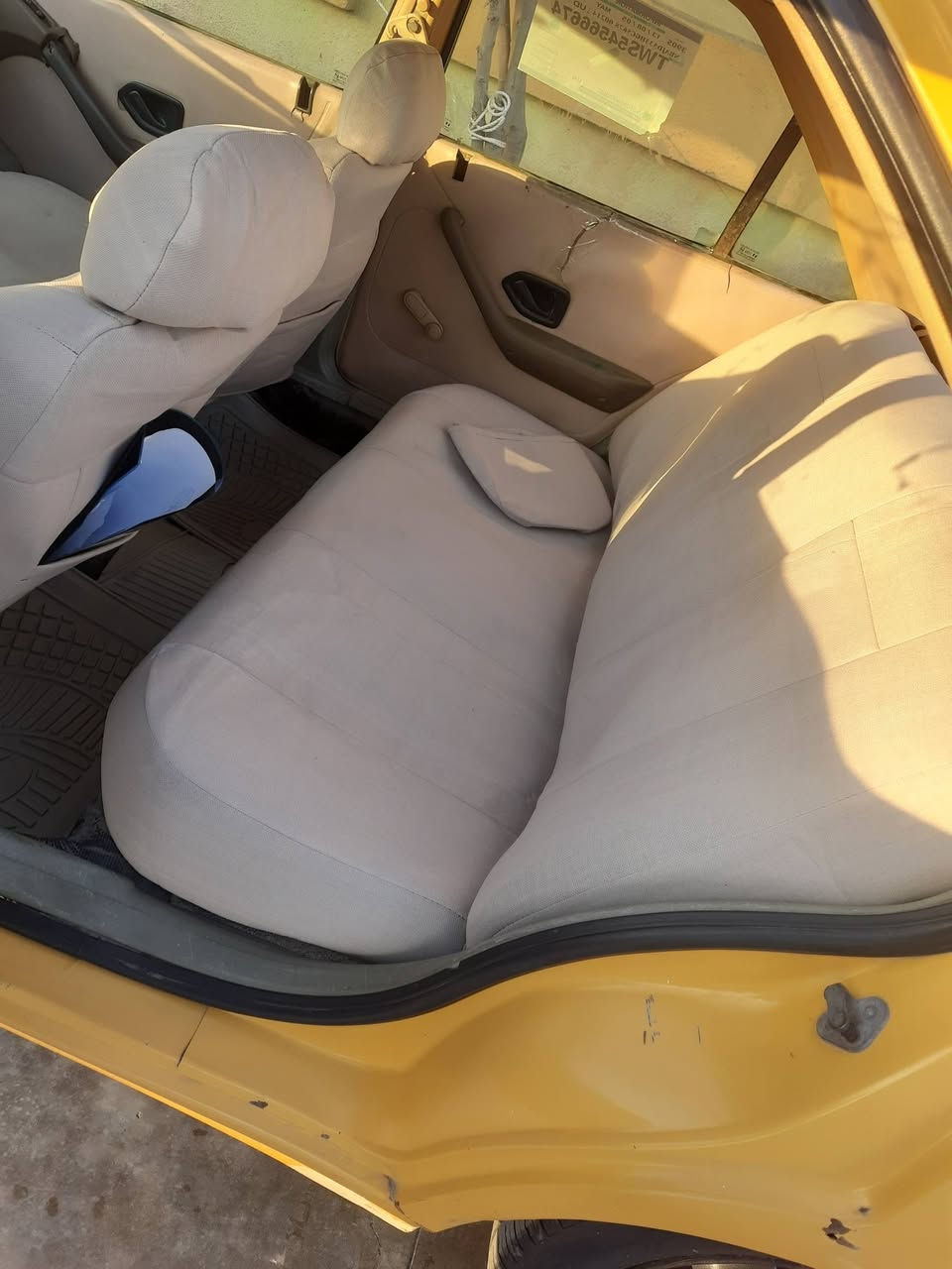 السلام عليكم glx موديل 10 سيارة عظمتهه نظيفه كير جديد ومبدل طابوكه جديدة يعني مكينه انساهه  مبدل بنيد وجاملغ بدون دواخل محدث بجم لميس مشط وبور جديد شرط بور مي دوشمه تخم تاير السيارة بيهه نقوصات بسيطه حداديه 50% هزه جديده جامه جديده رقم جديد هيئه مصفرة بأسم صديقي تحويل مباشر 
السعر 28 وبيهه مجال مكاني كركوك 
***********
