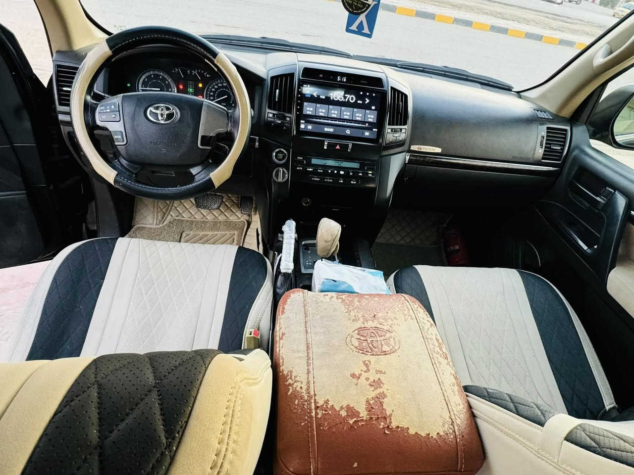 تحيه طيبه

تويوتا لاند كروز موديل 2011

رقم سليمانيه بأسمي هزه وسنويه جديد 

اللون اسود

محرك 6 سلندر كفاله ممفتوح 

كير شركه 
منضومة زنون عالي +ناصي 

دوشمه ارضيه +كشنات
كامره + شاشه لد

السياره شغاله من جميع النواحي وجاهزه 

بيها بارد اصبعين على داير الهلال الخلفي فقط 

للاستفسار 
***********
*********** احمد ابو جنيد
