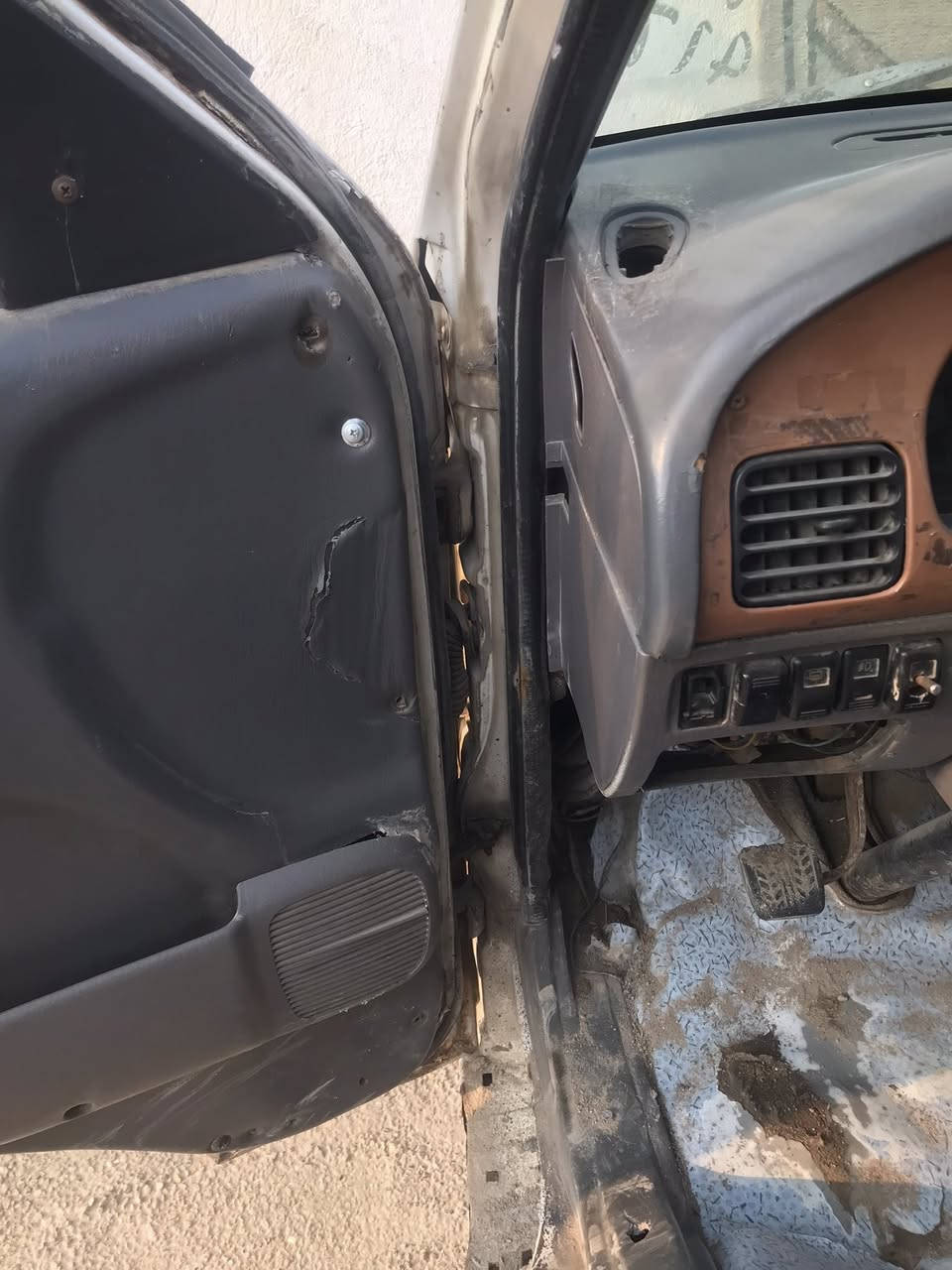 سلام عليكم بريجو شبوط لبيع مديل الفين وثنين مكينه وكير واحداديه واكسن بل صندوك رقم بصره نكليزي سنويه ل 30 شواصي 3 كفاله واحد معمر جهت ل عبري ل كدام مكينه قبل 10 تيام سويتها  كشنات  جدد تنته جديده كاعيه جديده باتري جديد ديلمه جديده بور جديد تخم تاير مكاني نجف عباسيه سعر 90 وبيها مجال ***********
