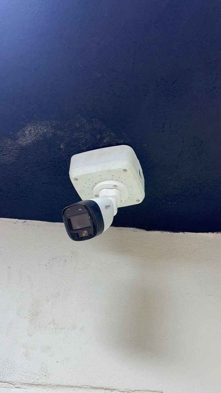 تم.تنصيب 4 كامرات مراقبة
من ماركه دهوه .5 ميكا.
لأحد مجمعات ملابس في حي جهاد.
من مجموعة الشمس توفر تنصيب وتجهيز كامرات مراقبة.
فرع بغداد حي جهاد. التواصل ***********
