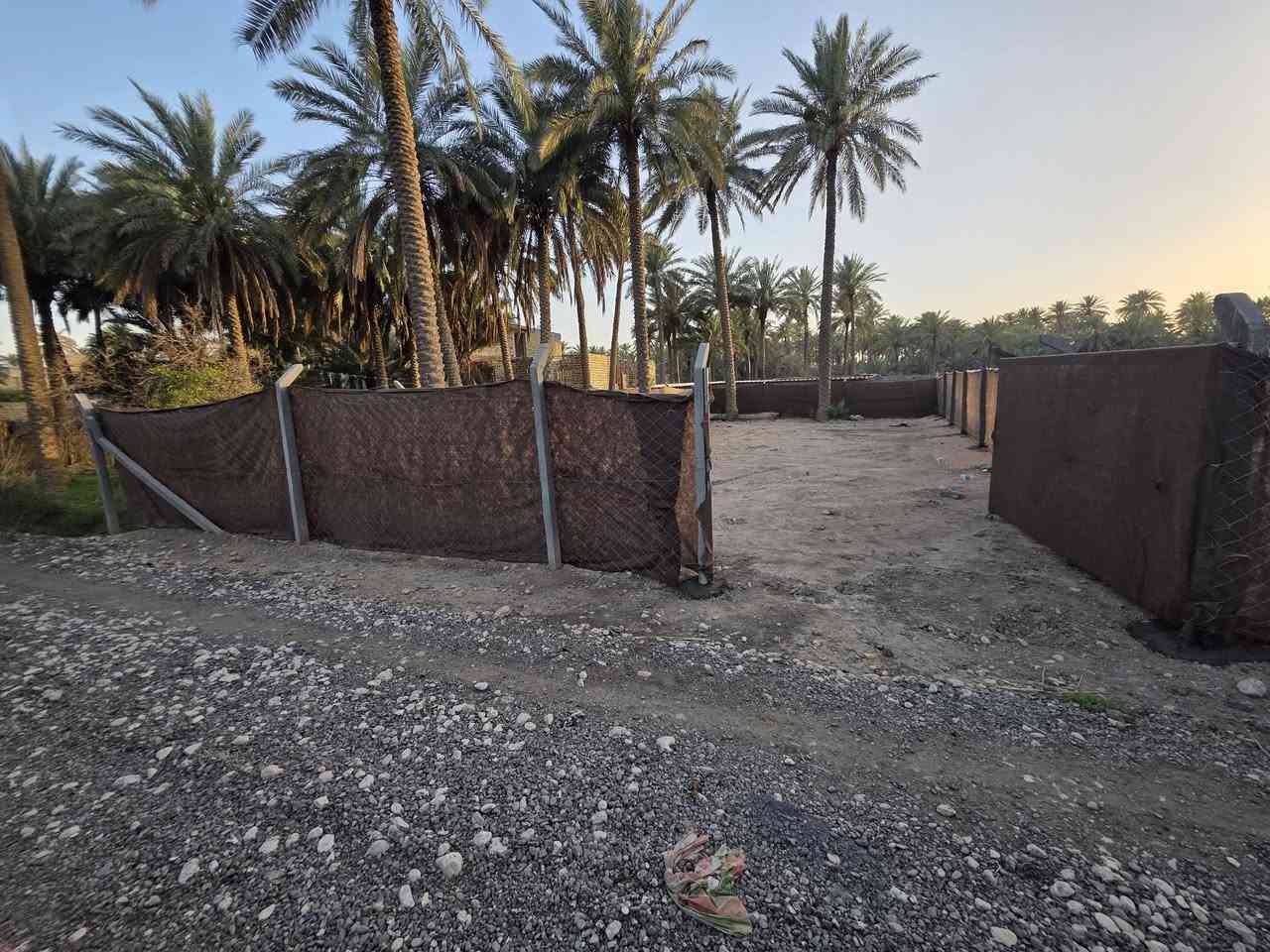 يالله قطعه ارض ملك صرف زراعي المساحه ٣١٠ متر 
مدفونه ومسيجه وبيه مي اساله وكهرباء 
القطعه موقعه بالطهمازيه ع الروائي الزغير 
ترهم سكن وترهم حديقه اله اهواي طرق 
سعره ٣٠ مليون وبيه مجال بسيط حك الجيه 
ماكو هيج اسعار يمه اله طريق ع شارع ١٠٠ واله طريق عالطهمازيه 
***********
