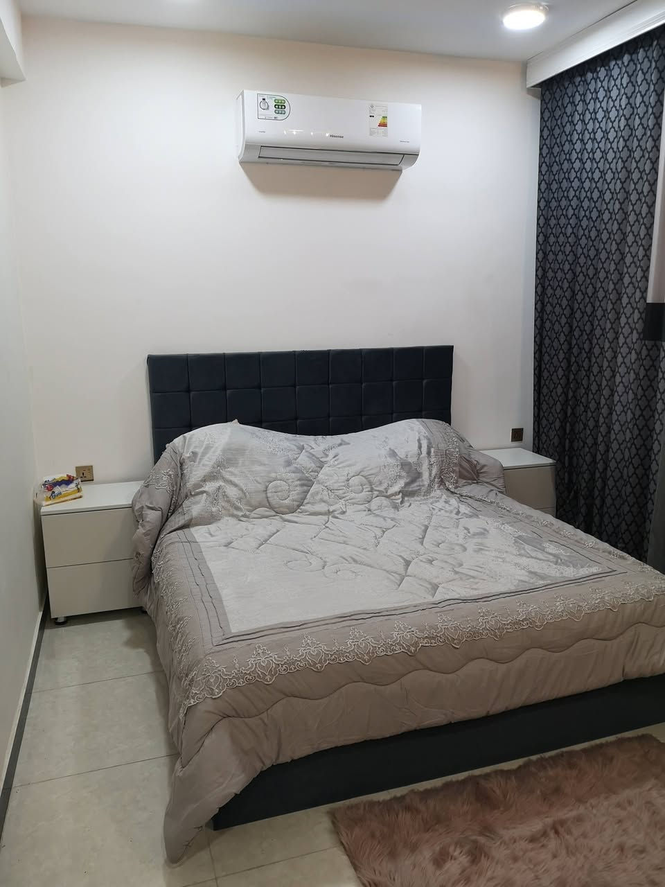 للبيع شقة قرب جسر ال 600 مقابل بانزينخانة سبع ابكار.
غرفتين وصاله ومطبخ وخدمات وبالكون على الشارع مؤثثة بالكامل درجة اولى طابق ثالث بناء جديد مع مصعد شغال 24 ساعه.
 تصلح للاستثمار كانت مؤجره ب 750 الف.
للتواصل خاص أو واتس اب ***********
