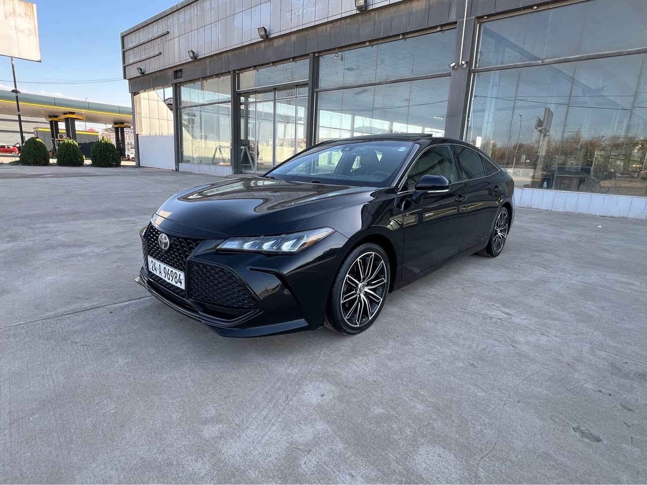 تويوتا ئةڤةلون 
مواسةفات ئةمريكى 
موديل / 2019
100 مايل رويشتووه
مواسةفات - xse - فول فول 

گير - مةكينه - بةشةرتى 10 فيتةر 
تةحويل - غرامه - بةشةرت 

كلين - تايتل - كارفاكس كلين 
پةلةيةك pdr هةيه 
دةعامى بو دةعامى بةشةرت 
تةزرةى نييه 
￼
شوين / هةولير 
*********** وةتس ئةپ أربيل, العراق
