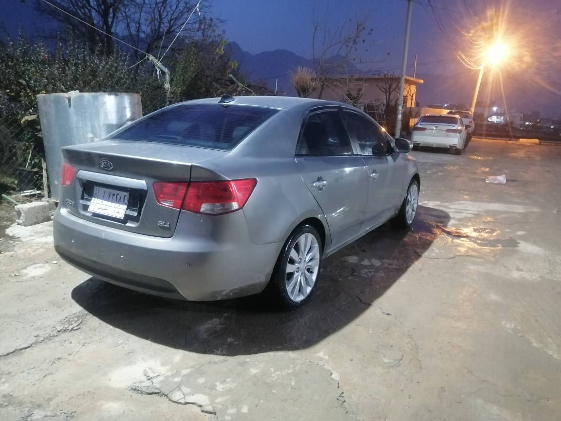 کیا سیراتۆ مودل 2010فولە بە س سلایت نیە بە سمە یە شخالە پیش و پشتی کە پسە کامل مە سرە ف کراوە براوە ی دو بە ی  52محمە ل  *********** رانية, السليمانية
