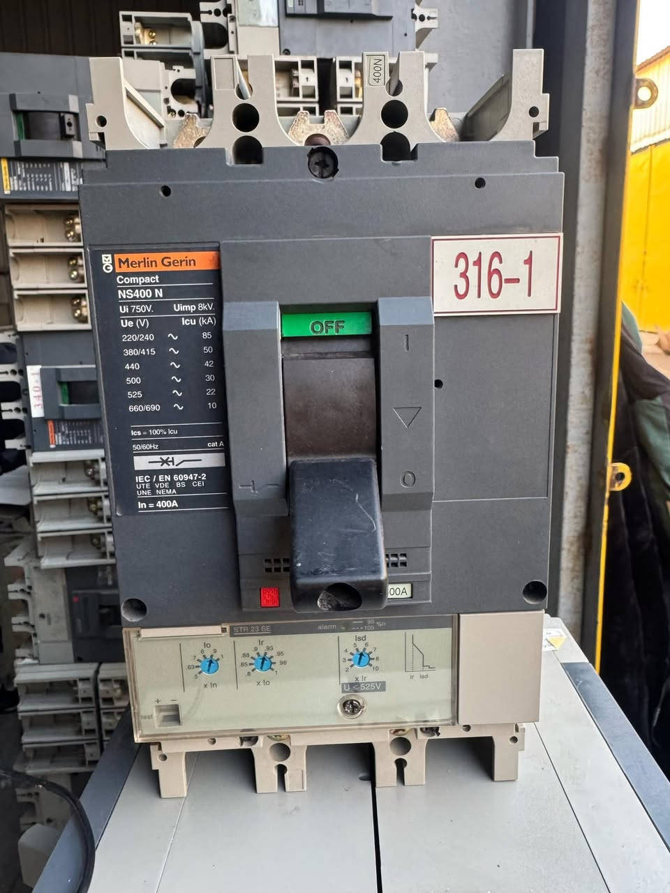 السلام عليكم ورحمة الله وبركاته 
يتوفر لدينا جميع انواع القواطع والكونتكترات بمختلف الامبيرات
ويوجد ايضاً جنج هفص وسيكميك بمختلف الامبيرات والانواع
وبمختلف المناشئ العالمية وبسعار تنافسية جداً 
يوجود توصيل لجميع المحافظات 🇮🇶 

للاستفارات مراسله واتساب على هاذا الرقم 

***********
