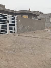 بيت للبيع قرب المتنبي يحتوى على ثلاث غرف نوم واستقبال ومطبخ وطرمه ومجم...