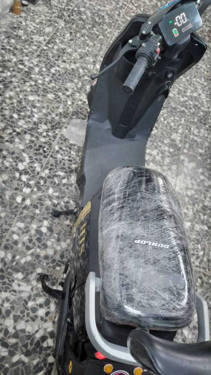 دراجة شحن ٥ بطاريات نضيفة اي نقص مابيهة السعر ٤٢٥ الف مكاني الشعب ***********
