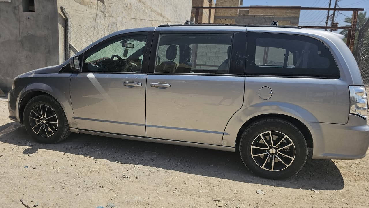 دوج كرفان GT
موديل 2018
كامل مواصفات 
حادث جاملغ وبنيد بدون دواخل 
الرقم اربيل
السياره ماشيه 200 كيلو متر حقيقي 
السياره جديده استخدام شخصي
العنوان بغداد  
السعر 165 وبيهه مجال بسيط 
للأستفسار/***********
