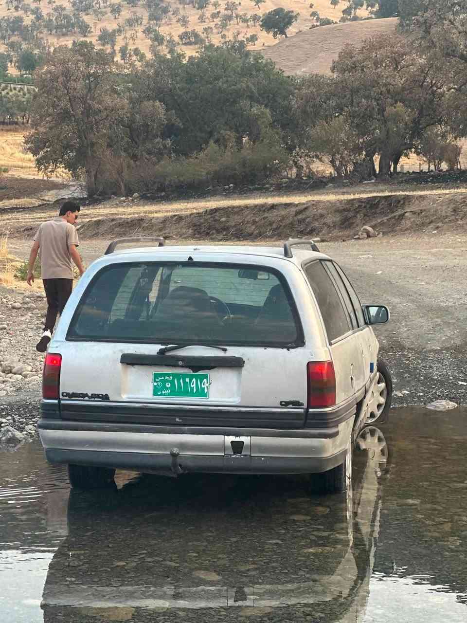 🚗 ئۆپڵ ئۆمیگا ستیشن بۆ فرۆشتن 🚗

 ئەم ئۆمیگایەم هەیە بۆ فرۆشتن

 هەیکەل و دەرەوە: زۆر جوان و پاکە بەبێ قەڵ و قۆپ و بەبێ شوخت

 ژووری ناوەوە: ناوەوەی (داخیلی) زۆر جوان و توند و تۆڵ ماوەتەوە.

 مەکینە: ٢٠ قایش پان، گێڕو مەکینەی وەک سەعات ئیش دەکات و بەشەرتی ١٠٠ فیتەر دەیفرۆشم.

 کارەبایەتی گشتی مەجبووتە و هیچ کێشەیەکی نییە.

  سەیارەکە ماڵێکی بێ حەیبە، گێڕ، مەکینە، ئەکسل، و داروبەردی بەشەرتە.

 مەسرەف و نوقسانی یەك دینار مەسرەفی تیا نیە ماڵەکە بێ حەیبە بەبێ دوکەڵ بەبێ غایس و یەک دەنکە ڕزیوی تێدا نییە.

 بەڵگەنامە وەرەقەی مرووری نەینەوای لەگەڵە.

⚠️ تێبینی: ئەگەر موشتەری نیت و کڕیار نیت، تکایە سەرم مەهێشێنە و کاتی خۆت و منیش مەگرە.

 نرخ: ١٢ گەڵا (12) قوفل.

 📍 شوێن: نەحیەی بالیسان

 📞 ژمارەی پەیوەندی: ***********
