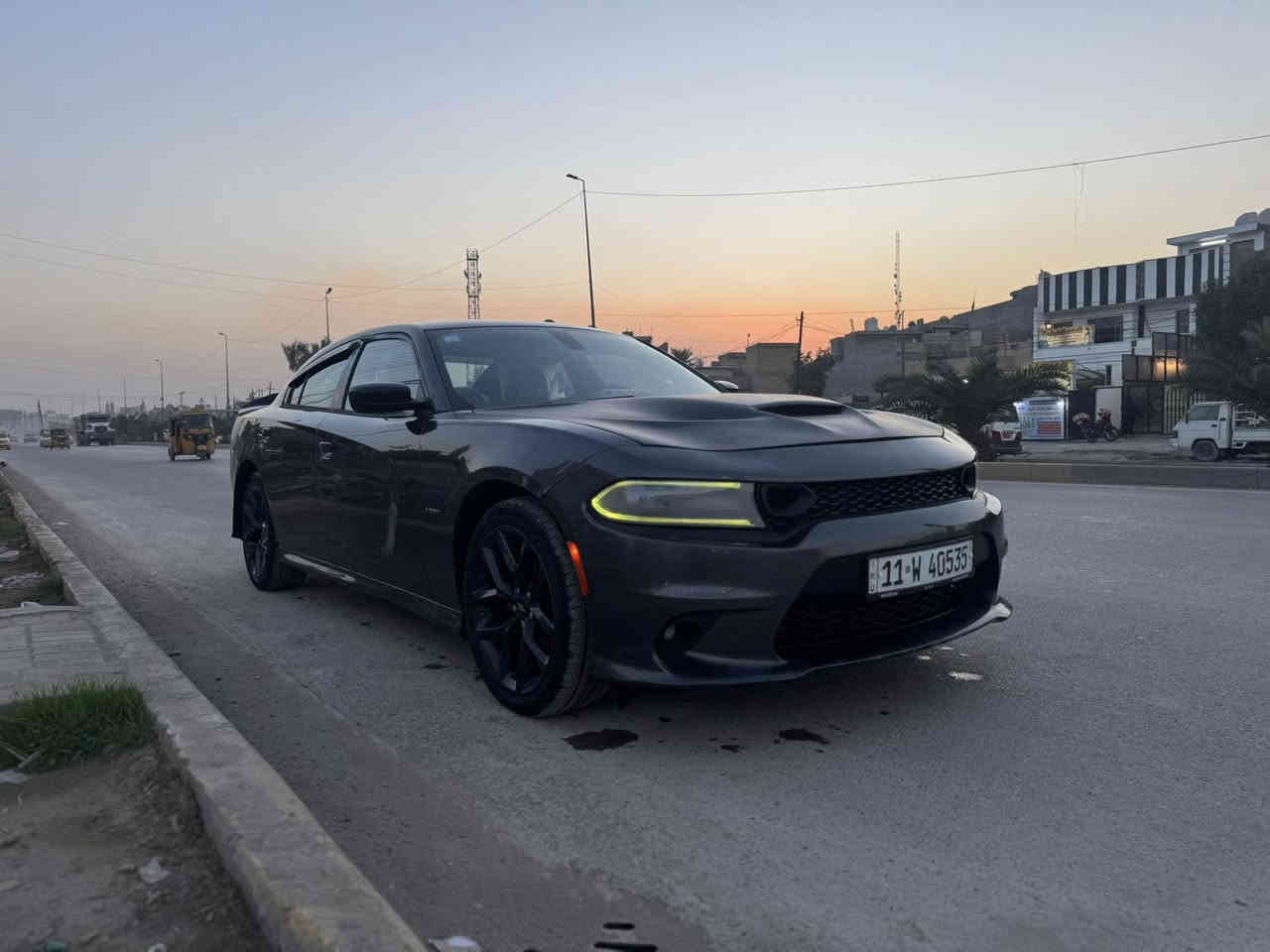 السلام عليكم جارجر RT محرك 5700 موديل 2017 حادث مبين بالصور خفيف إرباك بردة فقط عليها إدامة كاملة حدادية خلفي امامي منضومة بانزين كاملة تخم تاير جديد ما بيها اي نقص منضومة زنون لايت متغير مواصفات عادية نقطة عمياء دكمة سبورت مدوشمة أرضيات وكشنات جديد صور الحادث مرفقة والتقرير موجود وبنيدها الأصلي موجود بدون قطرة صبغ شديت هذا للجمالية السعر ١٧٣$ وبيها مجال بسيط كلش ما أجاوب خاص اتصل وتدلل مكاني بغداد البلديات رقمي ***********
