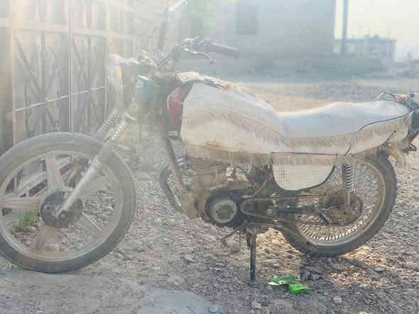 السلام عليكم موطور للبيع 9999 ما عايزو كلشي شغل و اطلع كهربائيات شغاله السعر 150 بي مجال المكان قريه الحود و اتصل ***********
