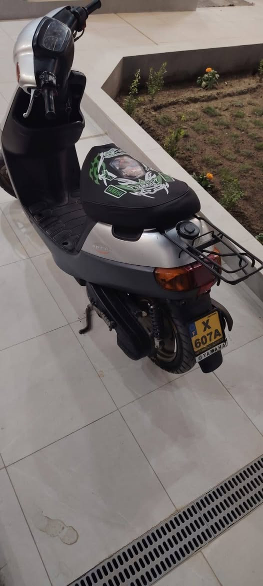 السلام عليكم دراجه بطه ٢٠٠٣ جديده قبل خمس اشهر مشتريها حاويه وقليل استخدامها سعرها ٦٠٠ وبيها مجال الاتصال عل الرقم ***********
