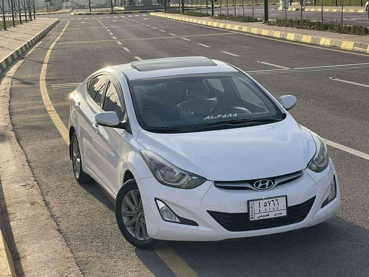 2014 خليجي محرك 18 كازكيت
بلا صبغ عدا دوسه ماشيه 130 الف 
سعر 135 قفل 130
سياره بسمو اليبيعها
***********
