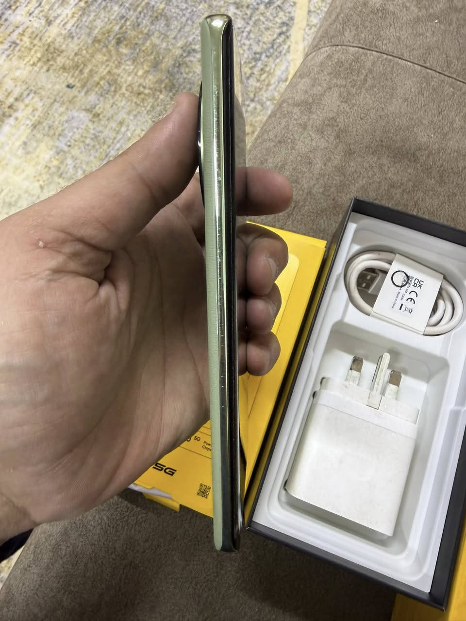 السلام عليكم للبيع فقط
realme 11pro plis 5G
ريلمي 11 برو بلص 5G
ذاكرة 512 
رام 12+12=24
 جهاز حيل نضيف غير مفتوح ولا مصلح نهائيا 
دكمة الاطفاء والتشغيل تشكل مرات واني مسوي نقر الشاشة للإطفاء والتشغيل يعني ما احتاجها ابد
شاشة منحنية بتردد 120 GHZ
بصمه شاشه وبصمه وجة 
كامرة 200MP قوية جدا
شكل انيق جدا مصنوع من الجلد النباتي
كامل الملحقات اني مشتري جديد على ايدي من الشركة
السعر 270  وبي مجال بسيط 
مكاني بغداد مجمع بسماية السكني
رقمي *********** اتصال او خاص
