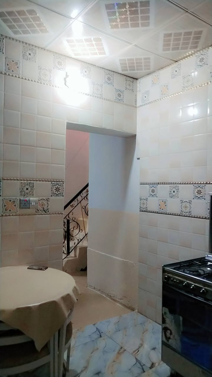 الدار للبيع مساحه 100نهايه شارع ستين عل مشروع البو جاسم بشارع الملعب السعر 20وبي مجال ***********
