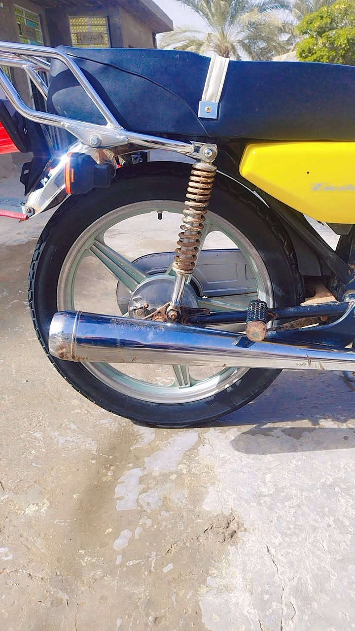 سلام عليكم شباب سفانه موديل.    2023    قم شاصي وبليته موجوتات وراق ضائعه دبل سيم دراجه خير من الله سعر 300وبيه مجال حك جيه مروس عادي  شعندك نزل ستوته دراجه تصال ***********
